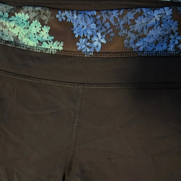 Lululemon sz 10 Black Leggings with Colorful Waistband - Picture 3 of 4
